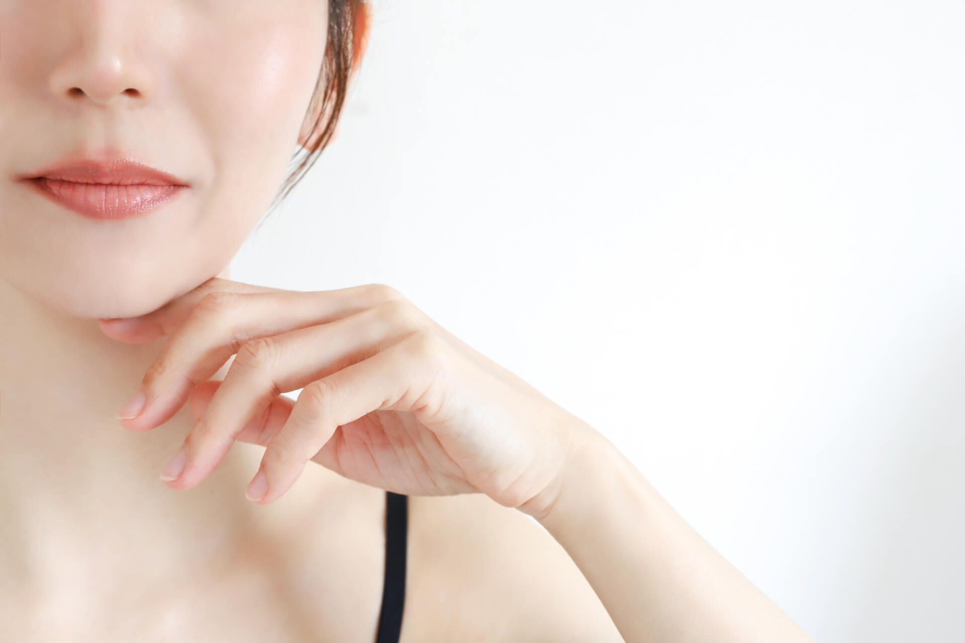 老けて見える原因は口元にあり？顔の印象を左右する理由