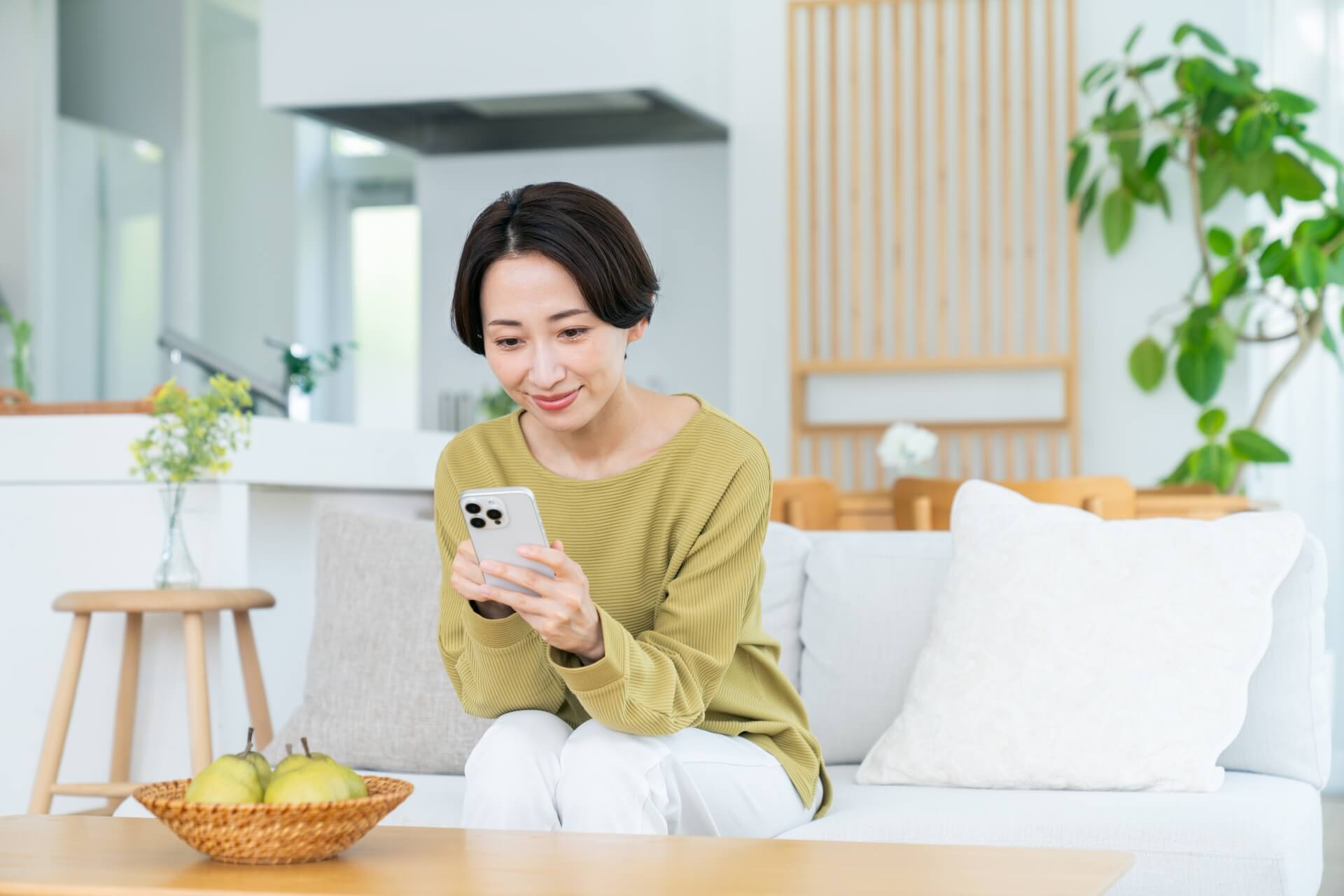 口元のたるみ・ほうれい線を加速させるNG習慣